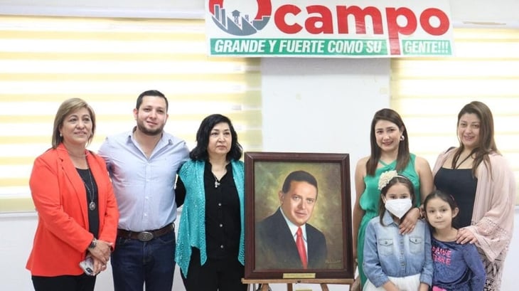 Develan y colocan autoridades retrato de ex alcalde de Ocampo, Francisco López Morales