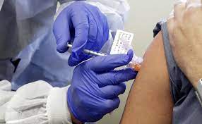 Maestros yucatecos piden segunda dosis de vacuna anticovid