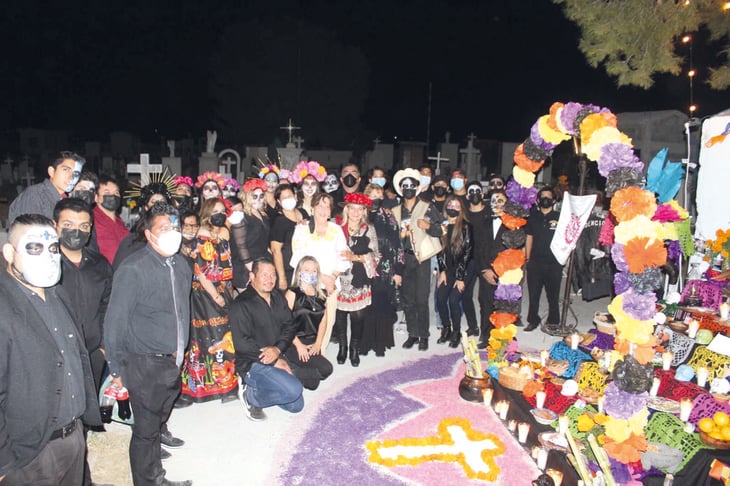 Festival cultural da vida al panteón por “día de muertos”