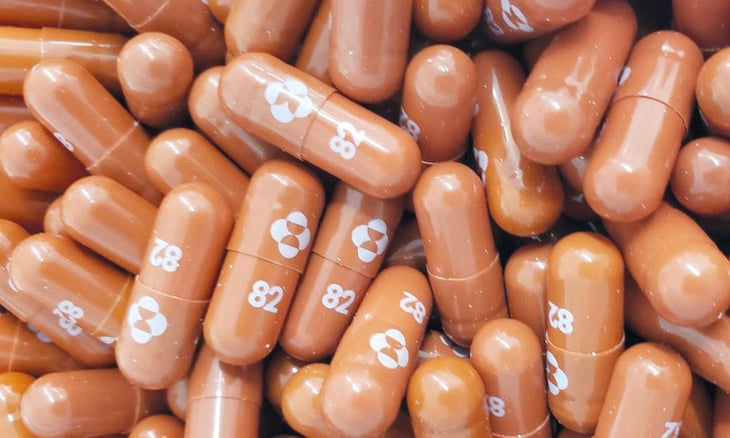 El Reino Unido autoriza primera píldora antiCovid-19