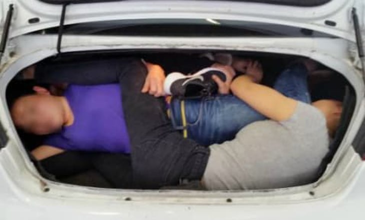 Rescatan a tres indocumentados ocultos en la cajuela de un auto cerca de Uvalde 