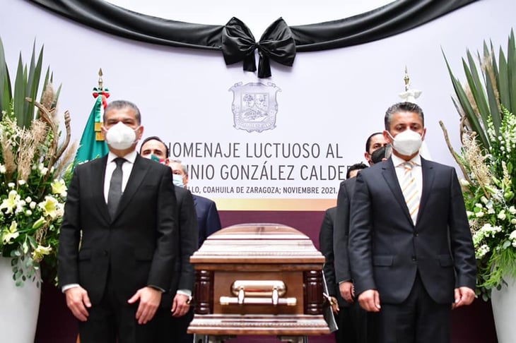 Dan el último adiós a Higinio González Calderón, secretario de Educación en Coahuila