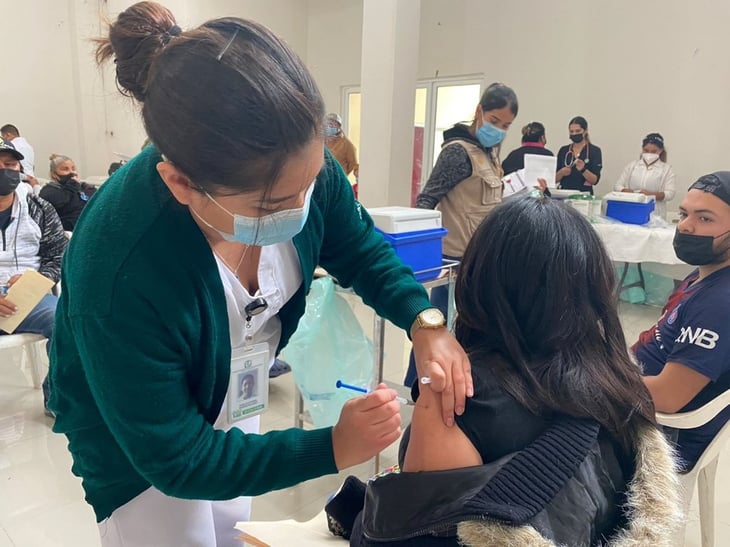 Vacunan a rezagados contra el COVID-19 en San Buenaventura