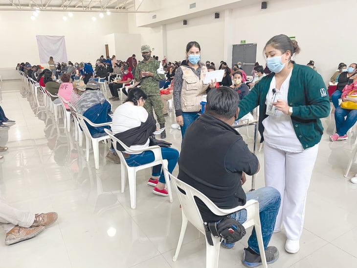 San Buenaventura vacuna contra el COVID-19 a cientos de ciudadanos rezagados