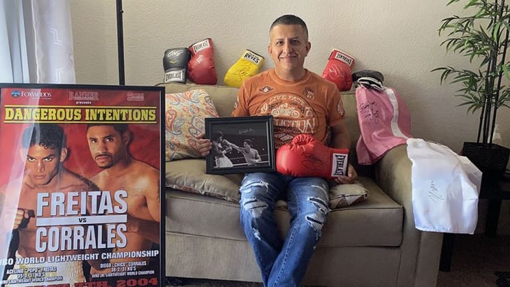 José Sánchez presume colección de 500 autógrafos y ha ido a 400 peleas de box 