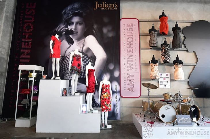 Los cientos de vestidos, accesorios, y objetos de Amy Winehouse que serán subastados este fin de semana