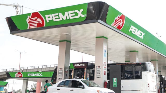 Pemex le baja 'la luna y las estrellas'  a gasolineros 