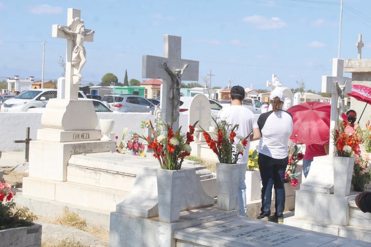 Las autoridades inician el retiro de flores en San Buenaventura 