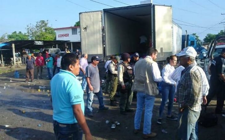 Salvan a más de 200 migrantes abandonados en tráiler en Veracruz