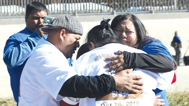 Las familias se reencuentran tras la reapertura de la frontera
