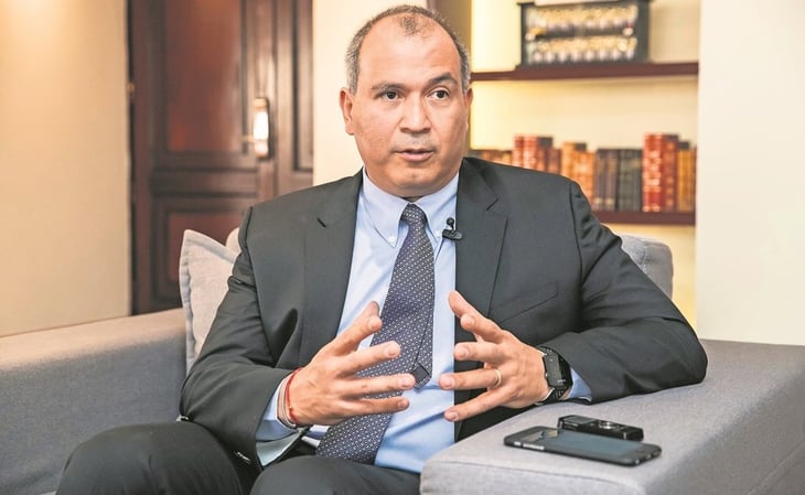 FGR solicita a Interpol ficha roja para Carlos Treviño, exdirector de Pemex