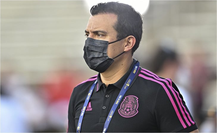 Los futbolistas deben estar convencidos de jugar para México: Luis Pérez