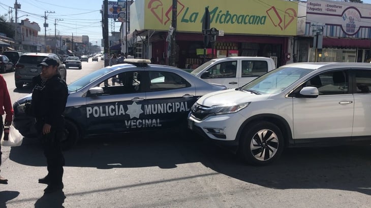 Patrulla de la Policía Vecinal participa en choque en Monclova 