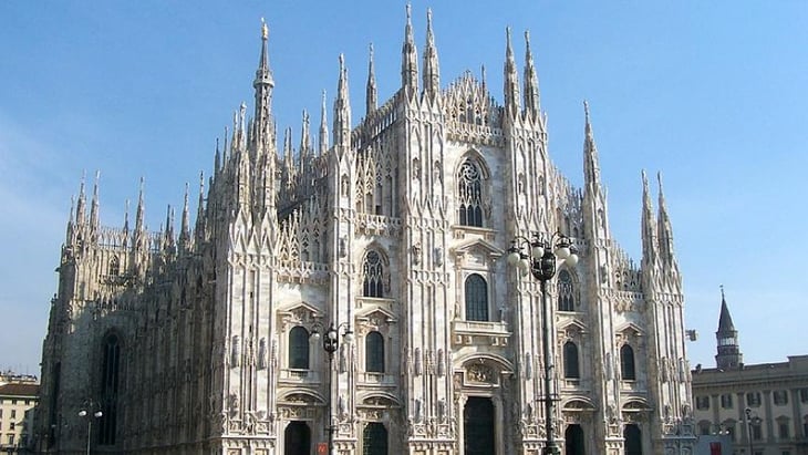 Milán sube un 0,26 %, tras la mejora en las previsiones de la CE