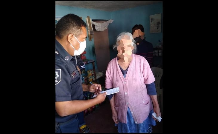 Policías auxilian a anciana que era golpeada por su hijo en Pachuca