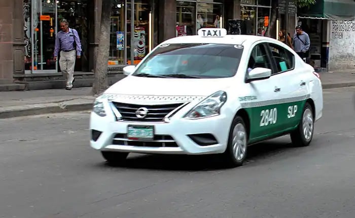 Busca gobierno de SLP tener plataforma 'tipo Uber' para taxistas