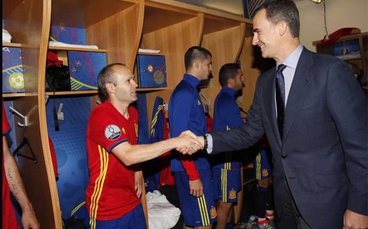 El Rey Felipe VI y Pedro Sánchez felicitan a la selección española