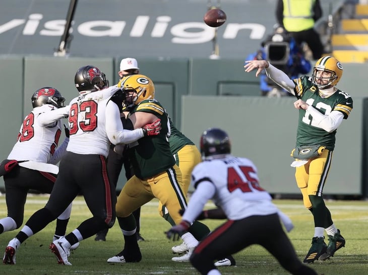 Aaron Rodgers regresa y dirige el triunfo de los Packers