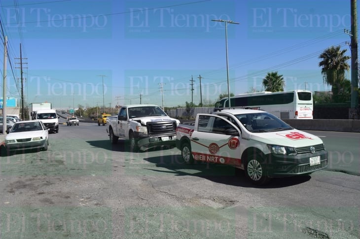 Camioneta de seguridad privada choca en Monclova a vehículo de cable local 