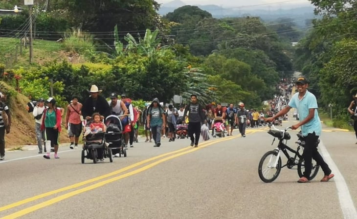 Avanza caravana de migrantes hasta los límites de Oaxaca