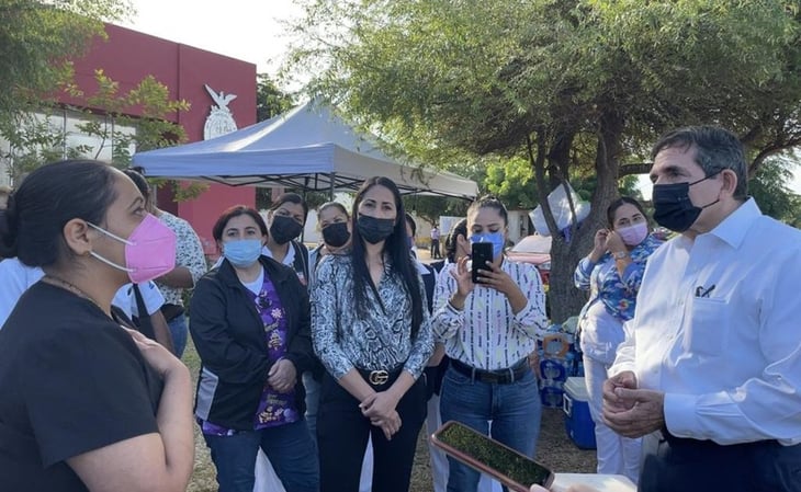 Secretario de Salud acuerda dar plazas a trabajadores en paro en Sinaloa
