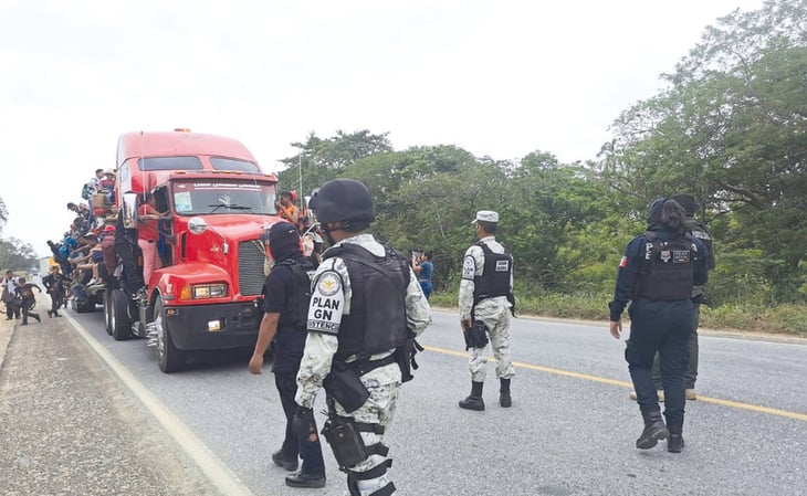 La Guardia Nacional custodia caravana migrante en Veracruz
