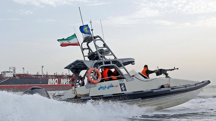La Guardia Revolucionaria iraní capturó un barco extranjero por transportar combustible de contrabando