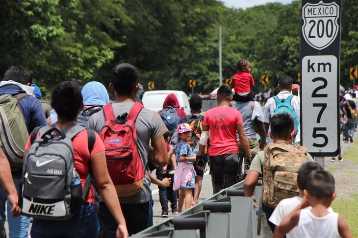 Autoridades mexicanas interceptaron a 36 migrantes hacinados en una ambulancia pirata en Tabasco