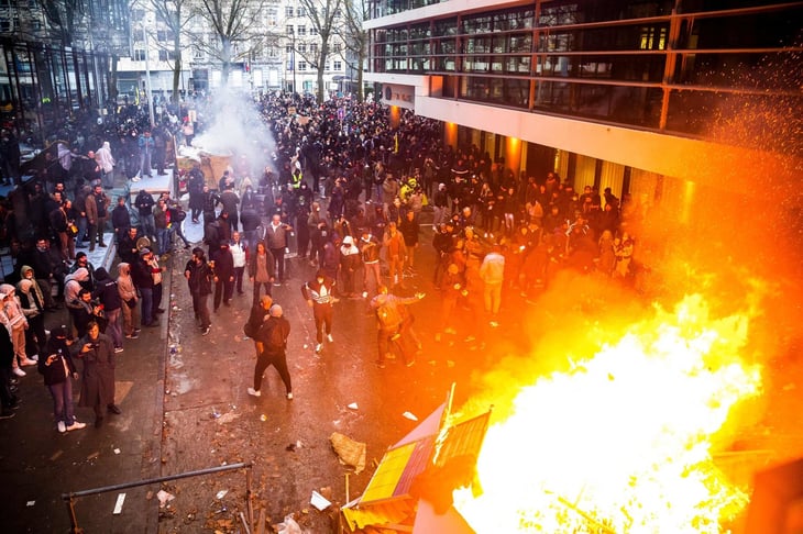 Más de 40 detenidos en las protestas en Bruselas contra las medidas anticovid