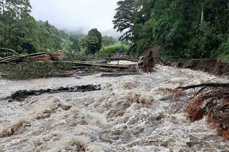 Suben a 3 los muertos por crecida de agua que afectó excursionistas en Panamá