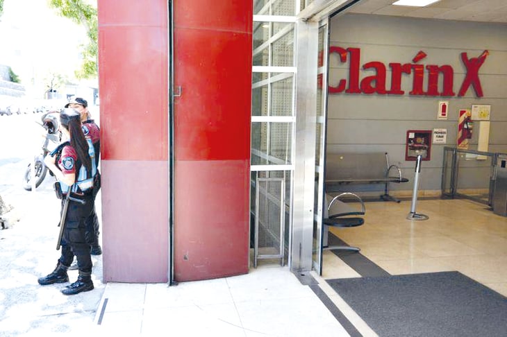 La SIP condena ataque con bombas molotov al diario Clarín en Argentina