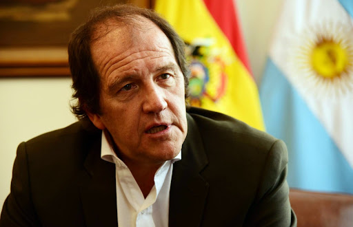 Polémica por participación del embajador de Argentina en marcha con Morales