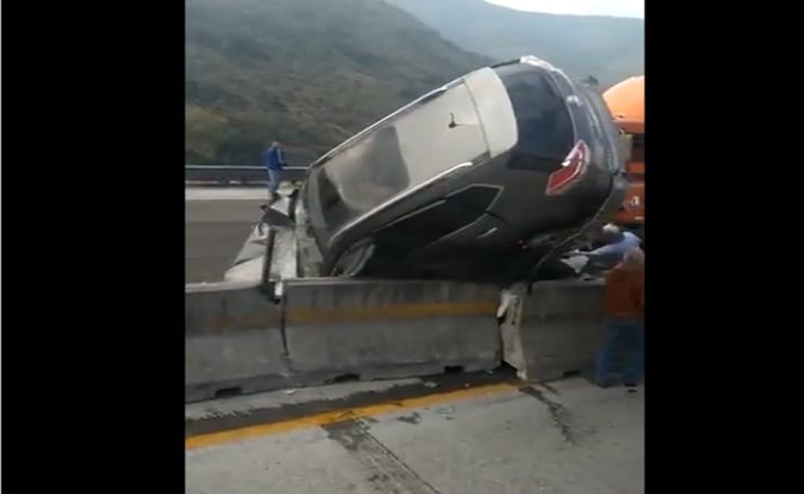 Choque en la autopista México-Querétaro provoca cierre de circulación