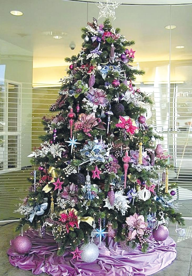 ¿Cuánto le cuesta comprar y adornar un pino de Navidad?