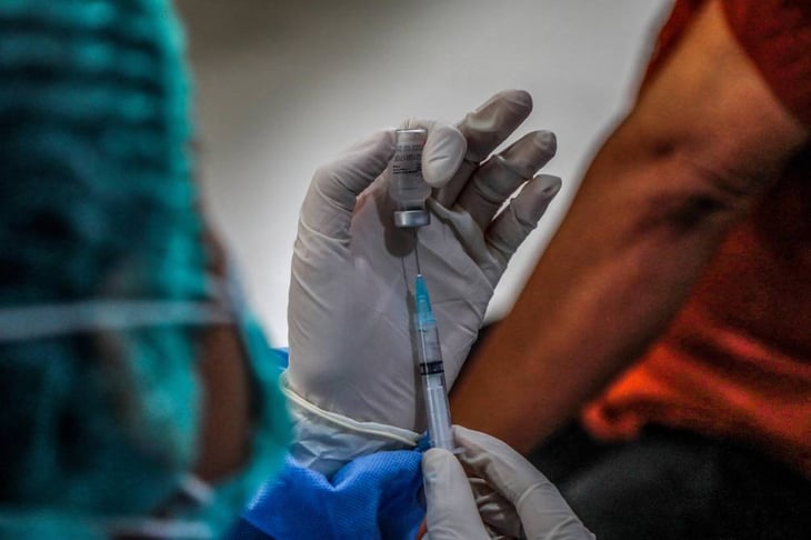 La OMS pide acelerar la vacunación contra el COVID-19 ante el alto riesgo que presenta ómicron