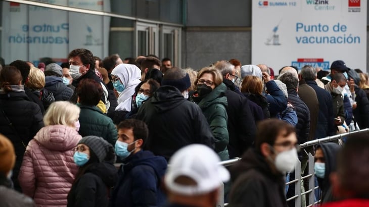Confirma 5 contagios de ómicron y dos casos sospechosos en España 
