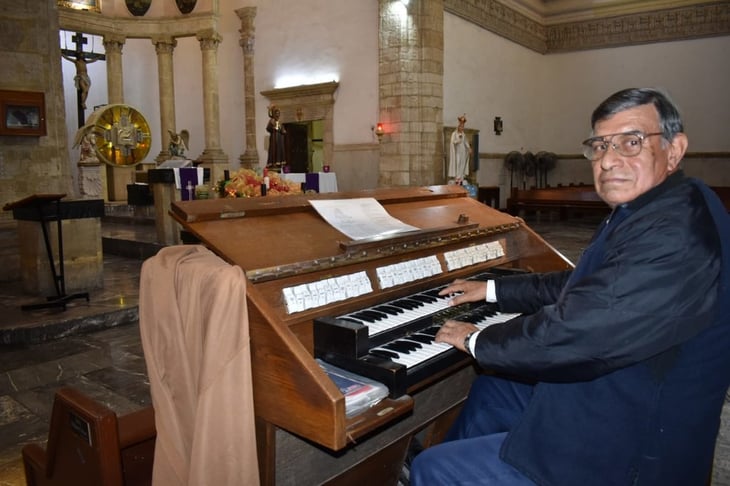 Padre Ernesto Rojas: 'Mi inspiración para seguir tocado en la iglesia, es Dios'