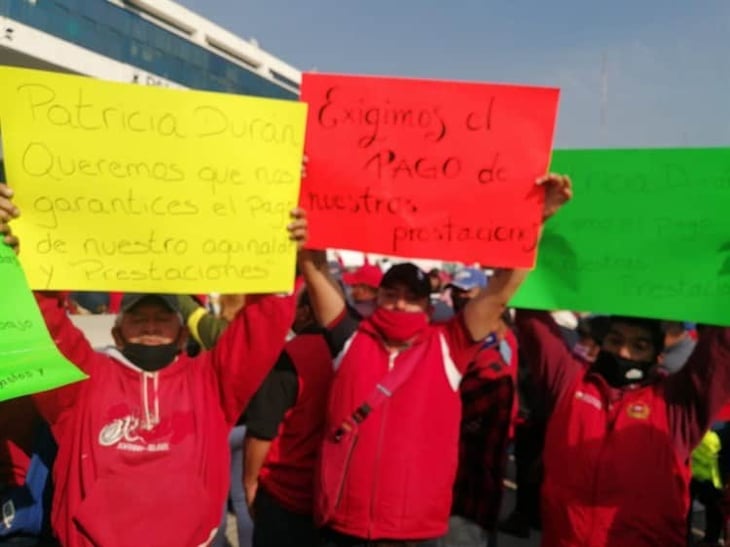 '¡Que nos paguen!'; protestan por salarios y bloquean en Naucalpan