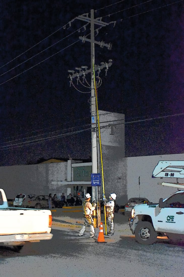 La CFE tardó 11 horas en rehabilitar líneas de energía en BLVD. Juárez
