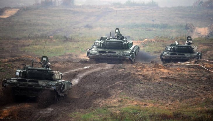 Ucrania acusa a Rusia de desplegar más artillería y tanques 