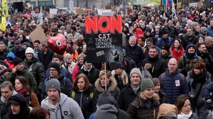3,800 personas marchan en Bruselas contra la vacuna obligatoria a sanitarios