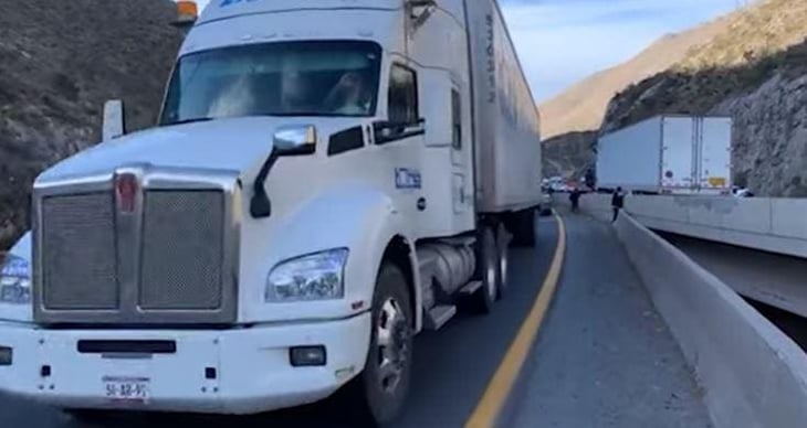Nuevo choque entre camiones paraliza tráfico en 'Los Chorros'