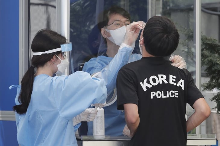 Corea del Sur supera por primera vez la barrera de 7,000 contagios diarios