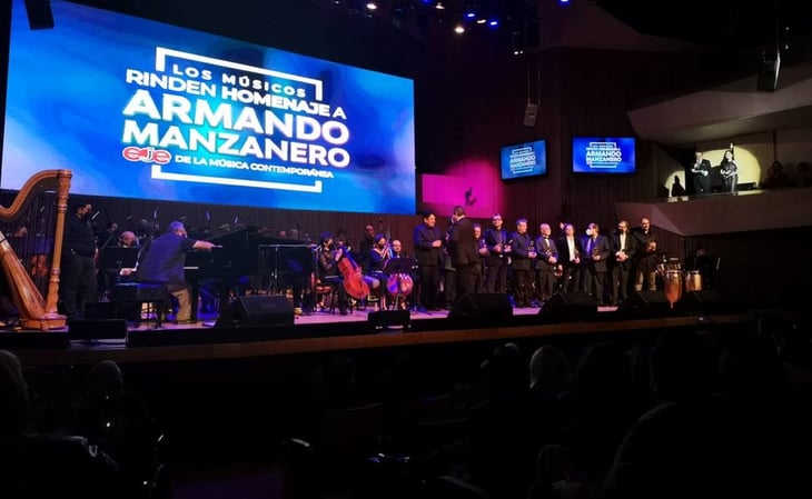 Armando Manzanero recibe emotivo homenaje de la orquesta sinfónica con su música