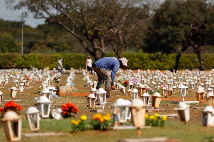 Brasil suma 206 nuevas muertes por covid, que se mantiene en niveles mínimos