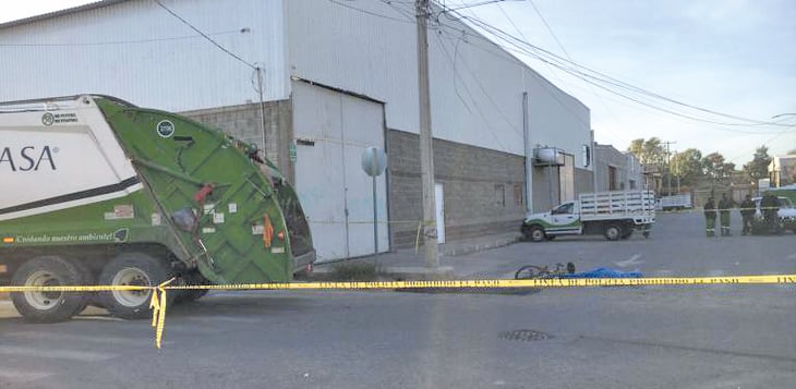 Camión de empresa ambiental mata a ciclista en ejido San Agustín