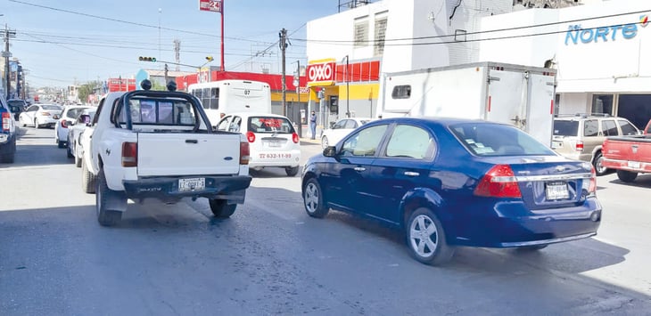 Caos vial en la zona centro de Monclova por diciembre 