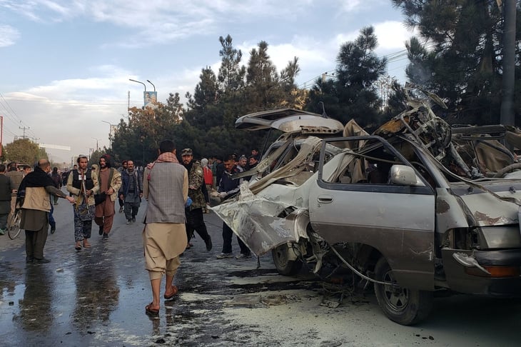 Al menos 2 muertos y 4 heridos en un doble atentado bomba contra furgonetas en Kabul