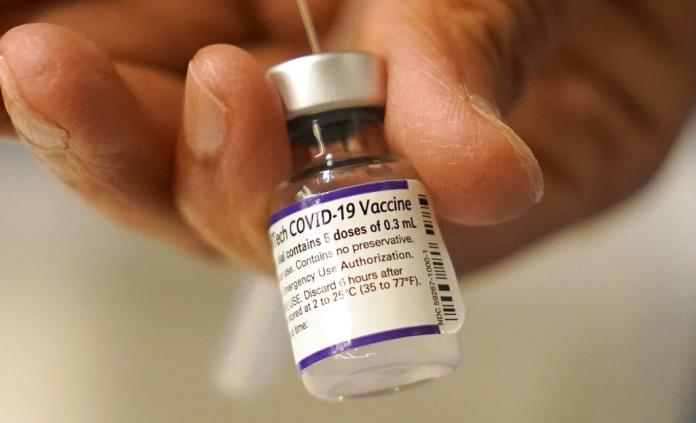 El reparto equitativo de vacunas es un gran reto para 2022, según el directivo de Pfizer