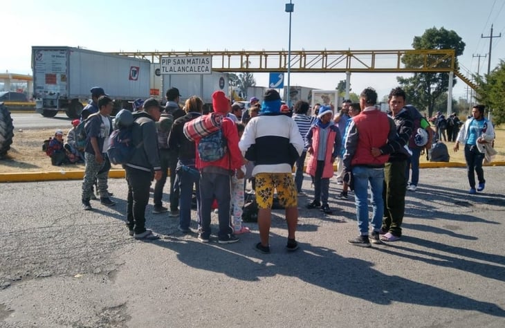 Camioneta del INM atropella a dos integrantes de la caravana migrante
